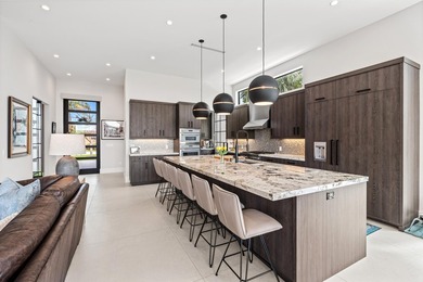 Chic, Modern Residence artfully crafted by award-winning - photo 6