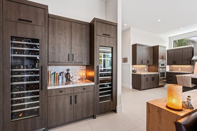 Chic, Modern Residence artfully crafted by award-winning - photo 10