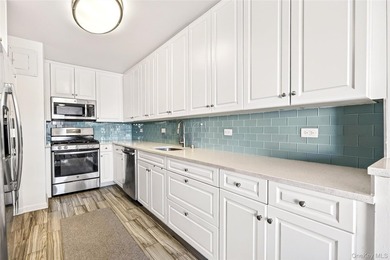 Experience the luxury living at the distinguished ?o-op. Nestled - photo 12