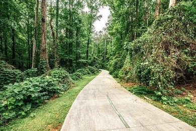 This hidden gem is waiting for you! Here is a unique opportunity - photo 16