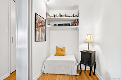 Experience the luxury living at the distinguished ?o-op. Nestled - photo 19