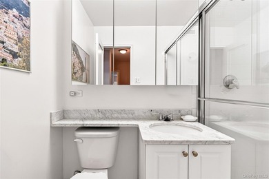 Experience the luxury living at the distinguished ?o-op. Nestled - photo 27