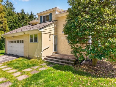 Prime Lake Success / University Gardens Location - Exceptional - photo 32