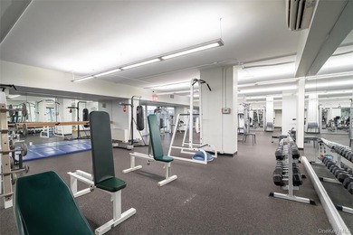 Experience the luxury living at the distinguished ?o-op. Nestled - photo 33