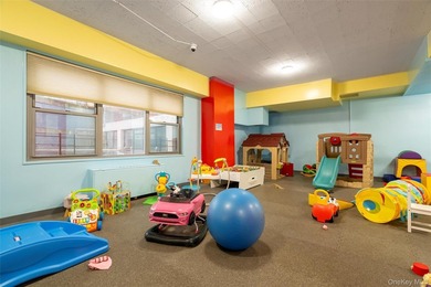 Experience the luxury living at the distinguished ?o-op. Nestled - photo 37