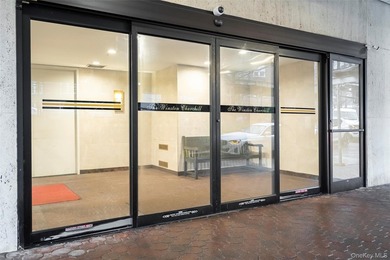 Experience the luxury living at the distinguished ?o-op. Nestled - photo 45