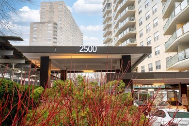 Experience the luxury living at the distinguished ?o-op. Nestled - photo 47
