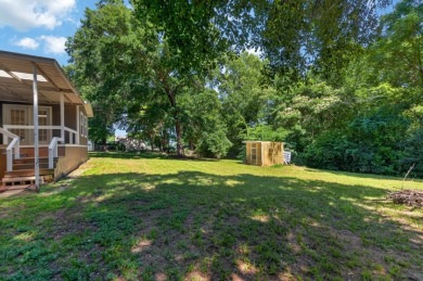 Home and Two Lots near Lake Palestine - photo 34