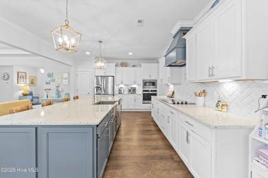 Beautiful custom home located on 0.624 acres in a quiet - photo 12