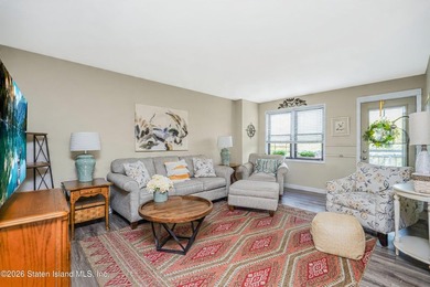 NEWLY RENOVATED! CLOVE LAKES! 24-HOUR DOORMAN! ELEVATORS! POOL! - photo 11