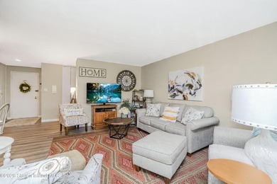 NEWLY RENOVATED! CLOVE LAKES! 24-HOUR DOORMAN! ELEVATORS! POOL! - photo 12