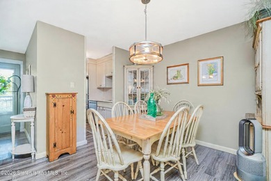 NEWLY RENOVATED! CLOVE LAKES! 24-HOUR DOORMAN! ELEVATORS! POOL! - photo 15