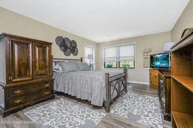 NEWLY RENOVATED! CLOVE LAKES! 24-HOUR DOORMAN! ELEVATORS! POOL! - photo 17