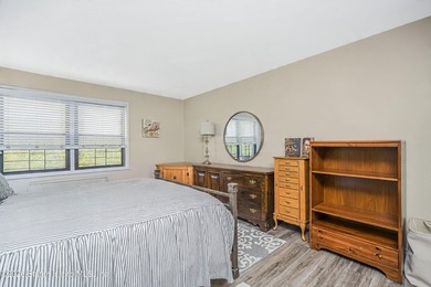 NEWLY RENOVATED! CLOVE LAKES! 24-HOUR DOORMAN! ELEVATORS! POOL! - photo 19
