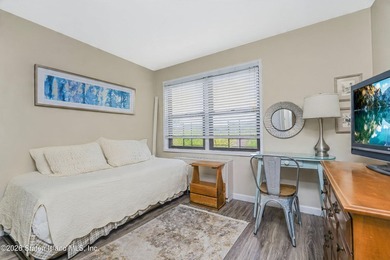 NEWLY RENOVATED! CLOVE LAKES! 24-HOUR DOORMAN! ELEVATORS! POOL! - photo 20