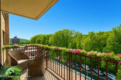 NEWLY RENOVATED! CLOVE LAKES! 24-HOUR DOORMAN! ELEVATORS! POOL! - photo 23
