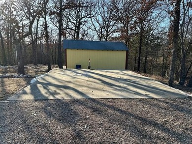 Beautiful 3 bedroom, 2 bathroom home situated on a spacious - photo 24