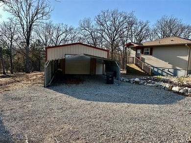 Beautiful 3 bedroom, 2 bathroom home situated on a spacious - photo 27