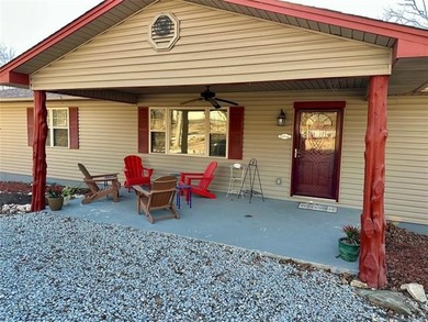 Beautiful 3 bedroom, 2 bathroom home situated on a spacious - photo 28