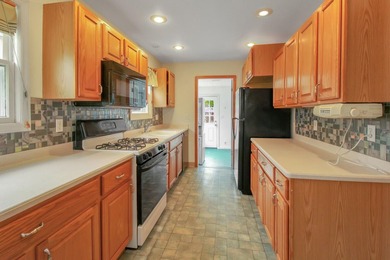 Vintage home with Indian Hills lake rights! Charming home - photo 13