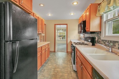 Vintage home with Indian Hills lake rights! Charming home - photo 14