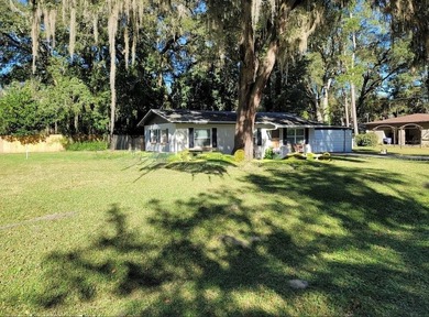 Nestled just minutes from the University of Florida campus, this - photo 3