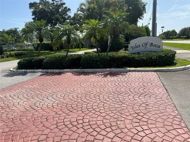 A chic ,* remodeled * community in Boca Raton. The lush garden - photo 2