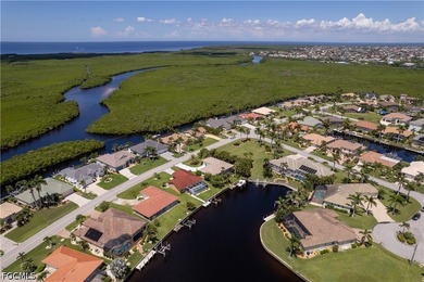 This meticulously maintained 3400 sq ft home has 4 bedrooms, 2 - photo 5