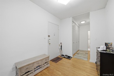 Beautiful and spacious one bedroom (PLUS BONUS ROOM) in the - photo 3