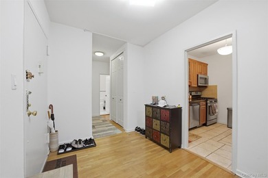 Beautiful and spacious one bedroom (PLUS BONUS ROOM) in the - photo 4