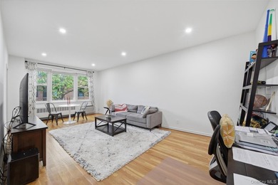 Beautiful and spacious one bedroom (PLUS BONUS ROOM) in the - photo 8