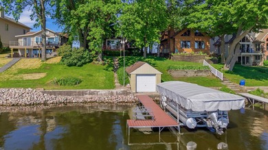 1930's original 3 season log cabin situated on 50' of prime Fox - photo 10
