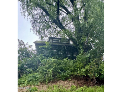 Hudson River Home For Sale in Rensselaer New York