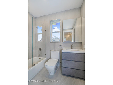 6 OVER 6 NEW CONSTRUCTION. BASEMENT SEPARATE ENTRANCE AND - photo 18
