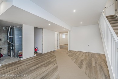 6 OVER 6 NEW CONSTRUCTION. BASEMENT SEPARATE ENTRANCE AND - photo 22