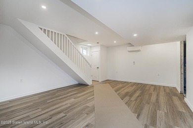 6 OVER 6 NEW CONSTRUCTION. BASEMENT SEPARATE ENTRANCE AND - photo 23