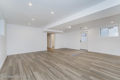 6 OVER 6 NEW CONSTRUCTION. BASEMENT SEPARATE ENTRANCE AND - photo 25