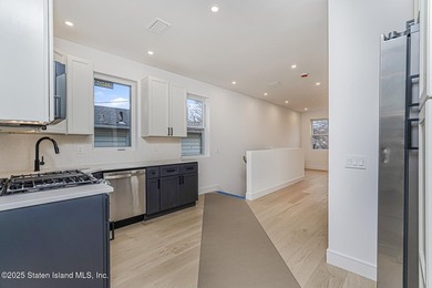 6 OVER 6 NEW CONSTRUCTION. BASEMENT SEPARATE ENTRANCE AND - photo 30