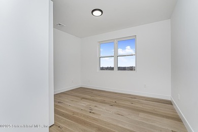6 OVER 6 NEW CONSTRUCTION. BASEMENT SEPARATE ENTRANCE AND - photo 31