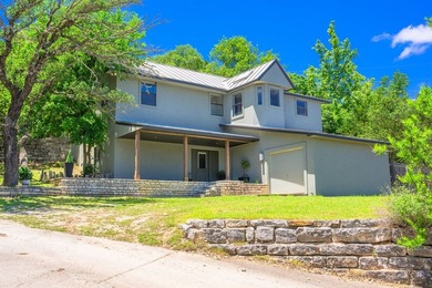 Three bedroom, two bath home nestled on a spacious lot just - photo 2