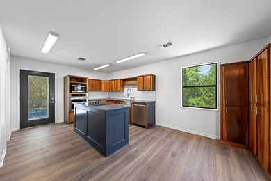 Three bedroom, two bath home nestled on a spacious lot just - photo 3