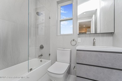 6 OVER 6 NEW CONSTRUCTION. BASEMENT SEPARATE ENTRANCE AND - photo 33