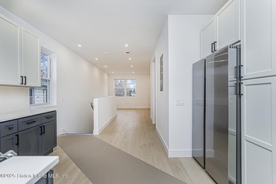 6 OVER 6 NEW CONSTRUCTION. BASEMENT SEPARATE ENTRANCE AND - photo 36