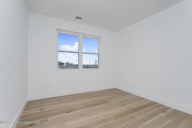 6 OVER 6 NEW CONSTRUCTION. BASEMENT SEPARATE ENTRANCE AND - photo 38