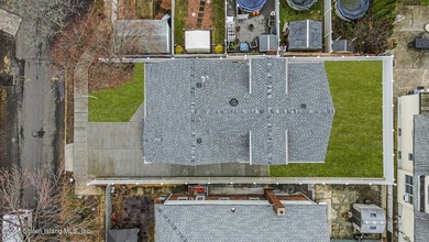 6 OVER 6 NEW CONSTRUCTION. BASEMENT SEPARATE ENTRANCE AND - photo 44