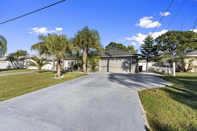 Newly Renovated High End Waterfront Home New Roof, Kitchen - photo 8