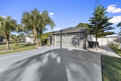 Newly Renovated High End Waterfront Home New Roof, Kitchen - photo 9