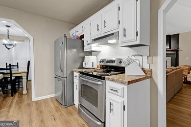 Welcome to this beautifully maintained four-bedroom, two-bath - photo 4