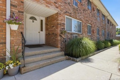 Prime Huntington Village location! Welcome to Heckscher Park - photo 2