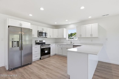NEW CONSTRUCTION ALERT A must see home for sale on Crystal Coast - photo 6